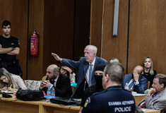 Ο Θάνος Πλεύρης κατά του πατέρα του για τον ναζιστικό χαιρετισμό: «Είναι αποκτήνωση»