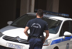 Ομόνοια: Συνελήφθησαν οι δύο αστυνομικοί που καταγγέλλονται για βιασμό νεαρής σε Τμήμα