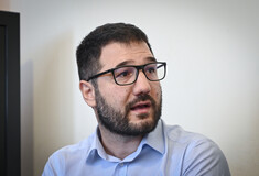 Ο Νάσος Ηλιόπουλος με γυαλιά