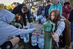 Πόλεμος στην Ουκρανία: Ουρές για μερικά μπουκάλια νερό κάνουν οι κάτοικοι του Κιέβου - Μετά τις ρωσικές επιδρομές 