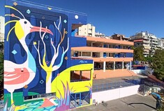 O streetartist Bilos στην Αθήνα, για το πρόγραμμα δημόσιων τοιχογραφιών "From The Roots To The Sky / 2022"