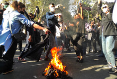 Ιράν: Πυροβολισμοί από την αστυνομία μέσα στο μετρό της Τεχεράνης - Ξυλοκόπησαν γυναίκες