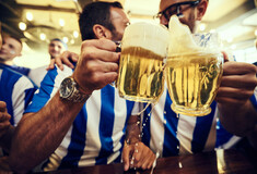 12 λίρες για μια μπύρα στο Μουντιάλ του Κατάρ και «κόφτη» στις παραγγελίες αλκοόλ 