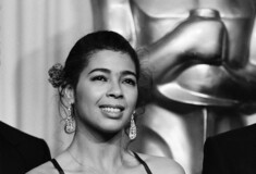 Irene Cara: Πέθανε η βραβευμένη με Όσκαρ τραγουδίστρια των «Flashdance» και «Fame»