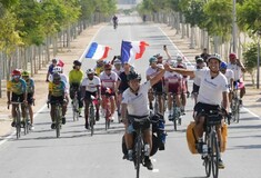 Παρίσι - Ντόχα με ποδήλατο: Έκαναν ταξίδι 7.000 χιλιομέτρων για να δουν τη Γαλλία στο Μουντιάλ