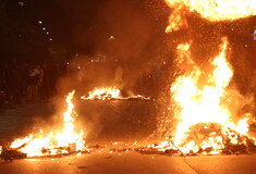 Πυροβολισμός 16χρονου: Νέα επεισόδια στη Θεσσαλονίκη- Φωτιές σε κάδους και μολότοφ
