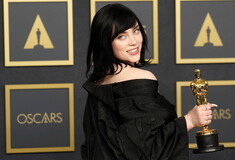 Billie Eilish: Το να μεγαλώνεις στο επίκεντρο της δημοσιότητας ήταν «τραυματική εμπειρία»