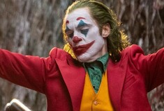 «Joker: Folie à Deux»: Πρώτη ματιά στα γυρίσματα - Ο Φίνιξ γυμνόστηθος, να τον ξυρίζουν