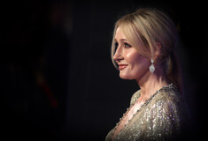 Η JK Rowling εγκαινίασε κέντρο στήριξης θυμάτων βιασμού που εξαιρεί τις τρανς γυναίκες 
