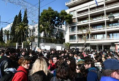 Διαμαρτυρία σπουδαστών καλλιτεχνικών σχολών έξω από υπουργείο εσωτερικών 