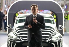 Οι μετοχές της Tesla σε ναδίρ διετίας, οι επενδυτές ανησυχούν για τις προτεραιότητες του Μασκ