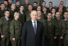 Ο Πούτιν χρησιμοποίησε ηθοποιούς για στρατιώτες; Χαμός με την ξανθιά γυναίκα-αίνιγμα