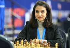Απειλές δέχεται η Ιρανή σκακίστρια που αγωνίστηκε χωρίς χιτζάμπ- Μετακόμισε στην Ισπανία
