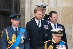 Ο πρίγκιπας Γουίλιαμ με τον Χάρι και τον βασιλιά Κάρολο