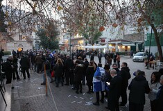Κηδεία τέως βασιλιά Κωνσταντίνου: Στο παρεκκλήσι της Μητρόπολης η σορός του - Πλήθος κόσμου στο λαϊκό προσκύνημα