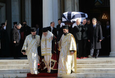 ΣΥΡΙΖΑ για κηδεία τέως βασιλιά Κωνσταντίνου: «Ο Μητσοτάκης υποκλίθηκε στην έκπτωτη βασιλεία»