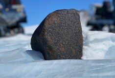 Εντοπίστηκε σπάνιος μετεωρίτης στην Ανταρκτική - Έχει μέγεθος πεπονιού αλλά ζυγίσει 7,7 κιλά