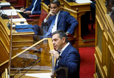 Στη Βουλή η κόντρα για τις παρακολουθήσεις- Στο «τραπέζι» πρόταση μομφής από τον ΣΥΡΙΖΑ