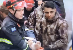 Σεισμός στην Τουρκία: Ύμνοι του γερμανικού Τύπου για τους Έλληνες διασώστες