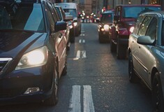 Η Ευρώπη αναθεωρεί τα πρότυπα για τις εκπομπές CO2 των νέων αυτοκινήτων και φορτηγών