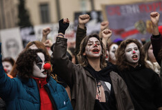 Μαζική συγκέντρωση και πορεία από καλλιτέχνες στο κέντρο της Αθήνας