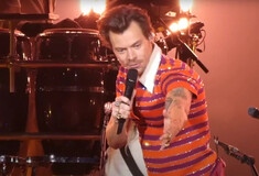 Harry Styles helps fan come out to parents during Love on Tour concert in Melbourne