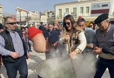 Καθαρά Δευτέρα στον Τύρναβο: Αναβίωσε το έθιμο του «μπουρανί» - Τεράστιοι φαλλοί και πειράγματα