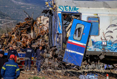 Τέμπη: «Ήταν να επιβιβαστώ στο δεύτερο βαγόνι, ο φίλος μου είπε μπες στο τελευταίο»