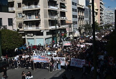 Τέμπη: Χιλιάδες μαθητές και φοιτητές στους δρόμους του Πειραιά- Πορεία προς τον ΗΣΑΠ