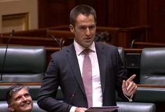 Αυστραλία: Βουλευτής έκανε πρόταση γάμου μέσα στο κοινοβούλιο - «Είπε ναι»