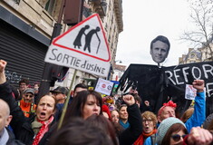 Γαλλία: Συνεχίζονται οι διαδηλώσεις για το συνταξιοδοτικό - Διαμαρτυρόμενοι μέχρι και στο Λούβρο