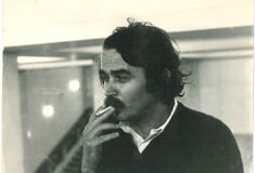 «Παρασκήνιο», η ιστορική εκπομπή του Λάκη Παπαστάθη