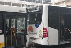 Θεσσαλονίκη: Συγκρούστηκαν αστικά λεωφορεία - Δύο τραυματίες