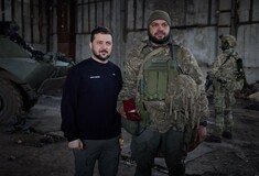 Ουκρανία: Ο Ζελένσκι επισκέφθηκε το μέτωπο κοντά στο Μπαχμούτ