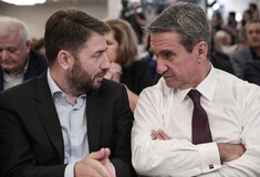 ΠΑΣΟΚ- ΚΙΝΑΛ σε Λοβέρδο: Πολιτικά παράδοξο να έχει κοινές αγωνίες με Οικονόμου- Σκέρτσο