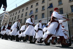 25η Μαρτίου: Φωτογραφίες από τη μαθητική παρέλαση στο κέντρο της Αθήνας