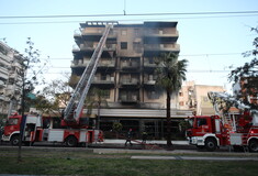 Νέα Σμύρνη: Φωτιά σε εστιατόριο, επεκτάθηκε σε πολυκατοικία- Ένας τραυματίας