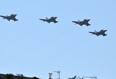 Παρέλαση 25ης Μαρτίου: Η εντυπωσιακή πτήση rafale, F-16 Viper και Απάτσι στον Αττικό ουρανό