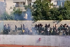 Χολαργός - Ηλυσιακός: Επεισόδια στον αγώνα- Δακρυγόνα και ΜΑΤ 