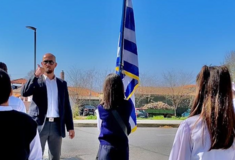 Ξάνθη: Μαθήτρια μειονοτικού σχολείου απέδωσε τον εθνικό ύμνο για την 25η Μαρτίου στη νοηματική γλώσσα