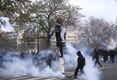 Οι σύμμαχοι του Εμανουέλ Μακρόν φοβούνται ότι η βία στους δρόμους βγαίνει εκτός ελέγχου