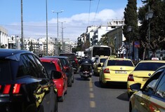 Κίνηση στους δρόμους: Με δυσκολία η κυκλοφορία σε λεωφόρους και εθνικές οδούς 