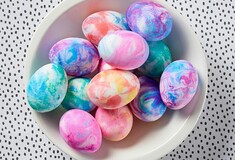 Πρωτότυποι και εύκολοι τρόποι να βάψετε τα πασχαλινά αβγά