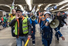 Γαλλία: Διαδηλωτές εισέβαλαν σε πολλούς σταθμούς στο Παρίσι
