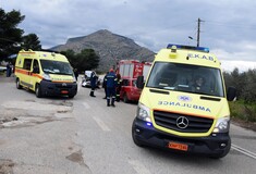 Τροχαίο στη Λεωφόρο Σχιστού με τραυματίες - Αυτοκίνητο έπεσε πάνω σε πεζούς