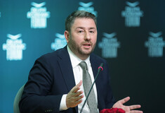 Οικονομικό Φόρουμ Δελφών- Νίκος Ανδρουλάκης: «Έχουμε λαϊκισμό με γραβάτα του Μητσοτάκη και λαϊκισμό χωρίς γραβάτα του Τσίπρα»