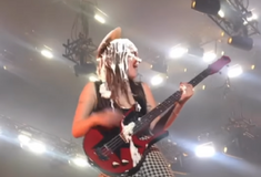 Maneskin: Γενέθλια στη σκηνή για τη Βικτόρια-Της έριξε τούρτα ο Νταμιάνο 