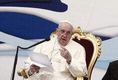 Πάπας Φραγκίσκος από Ουγγαρία: «Μην κλείνετε τις πόρτες στους ξένους και στους μετανάστες»