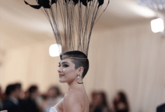 Met Gala 2023: Η Φλόρενς Πιού με νέο ξυρισμένο λουκ