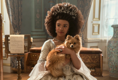 «Queen Charlotte»: To spin off του Bridgerton «απογυμνώνει» μια κοινωνία αχρωματοψίας